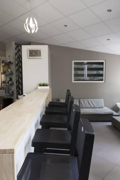 Club rénové, moderne et convivial avec un espace de snacking